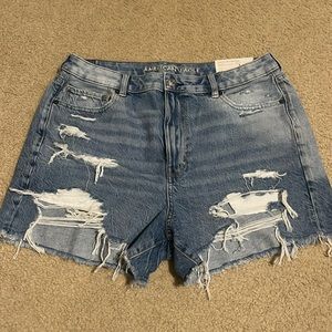 Woman’s American Eagle shorts. Size 14. Never worn, still with tags.